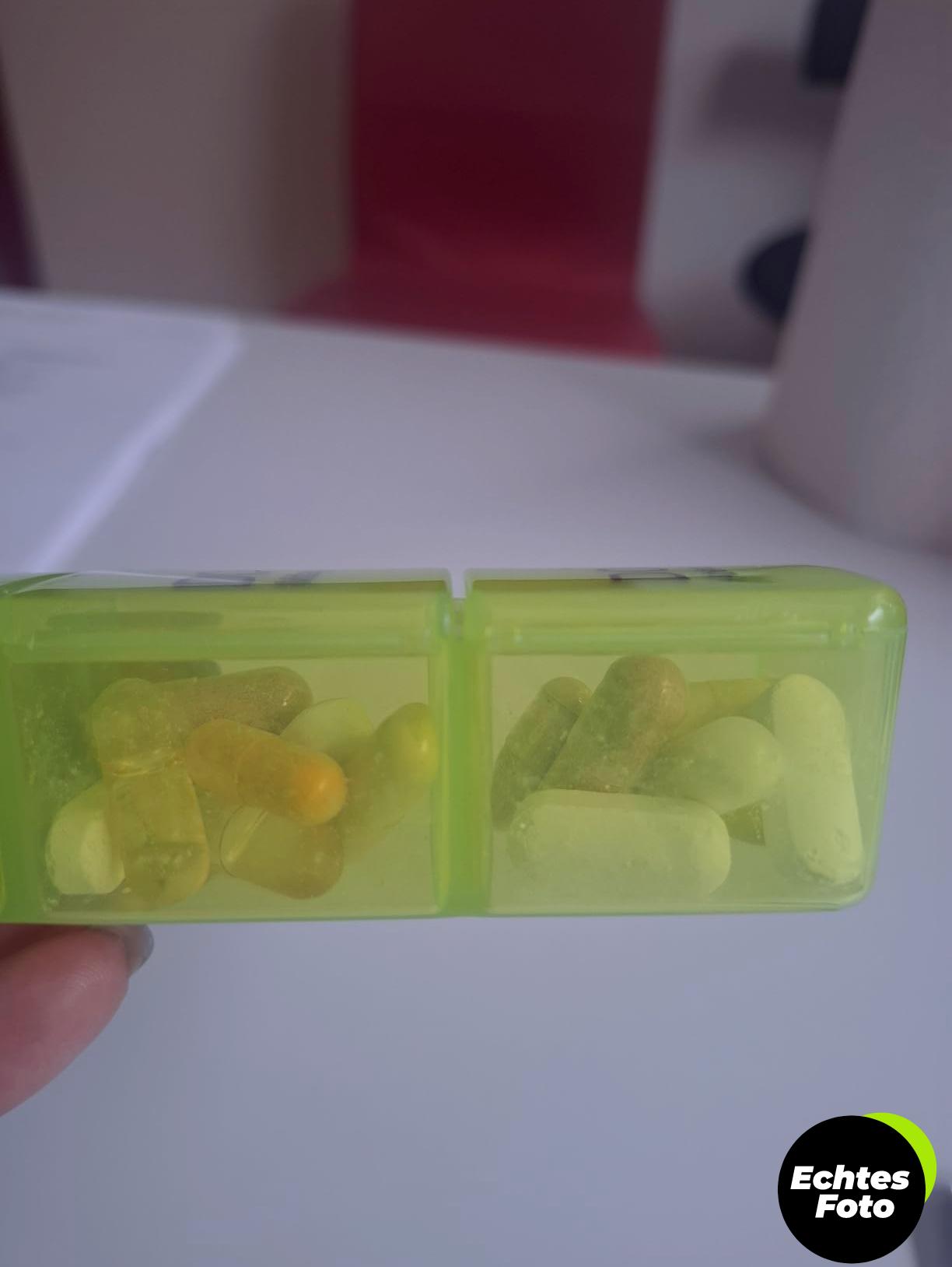auvon-pillendose-7-tage-tragbar-grosse-faecher-foto-3