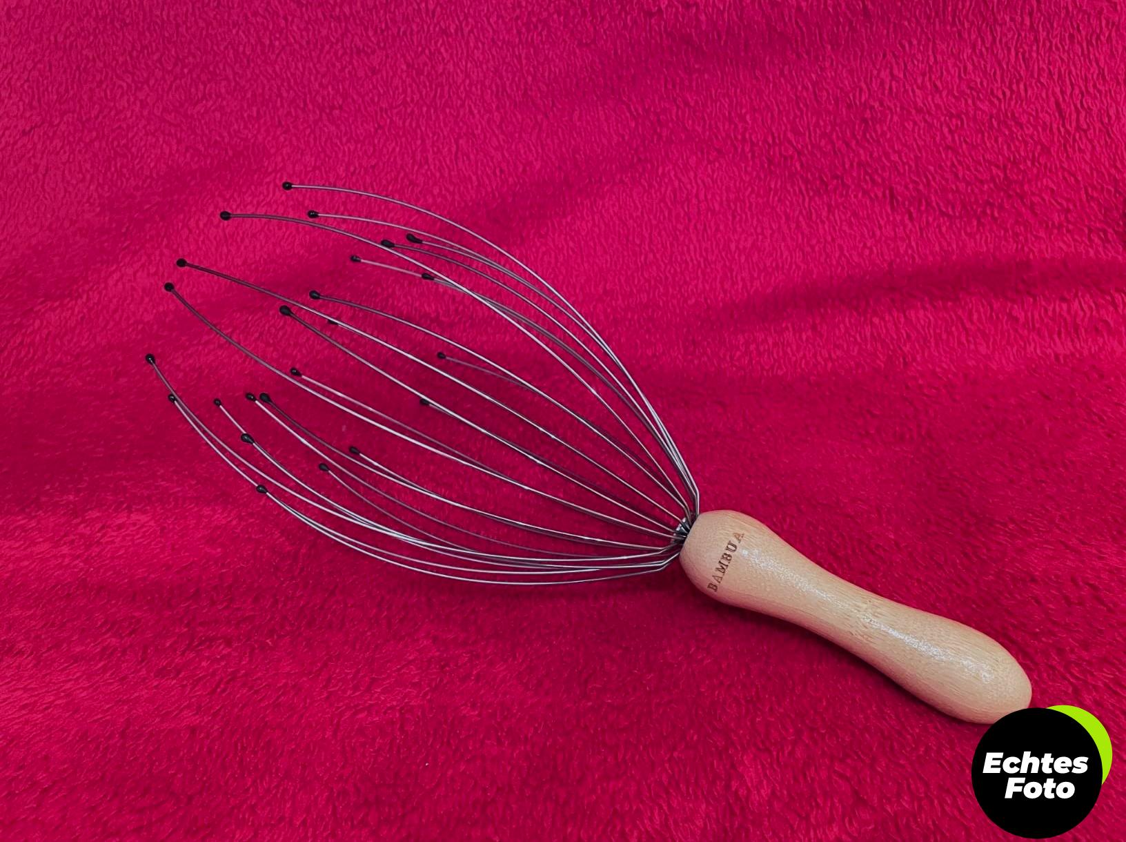 kopfmassagegeraet-bambus-24finger-premium-foto-3